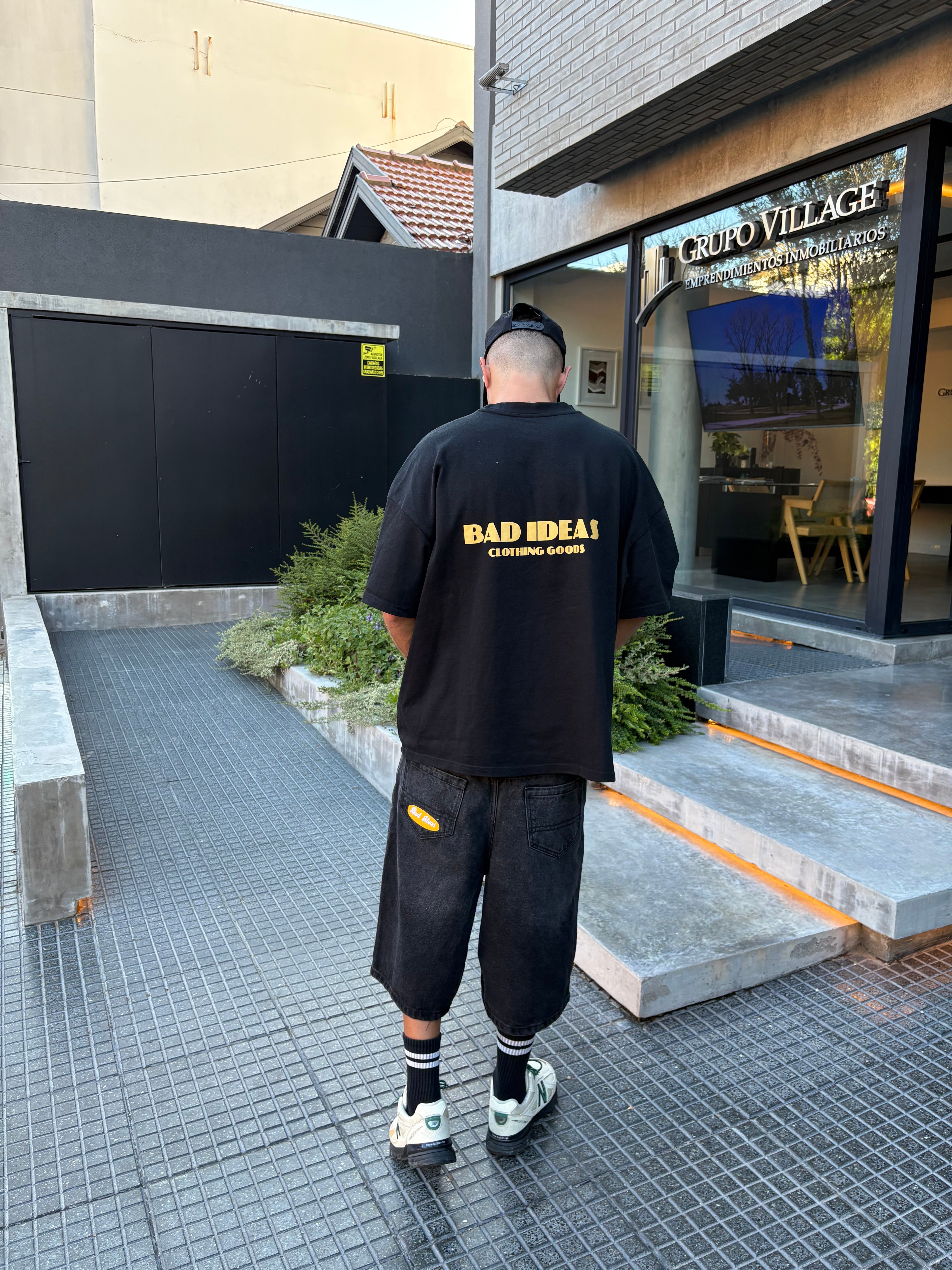 TEE | CLOTHING GOODS | BLACK