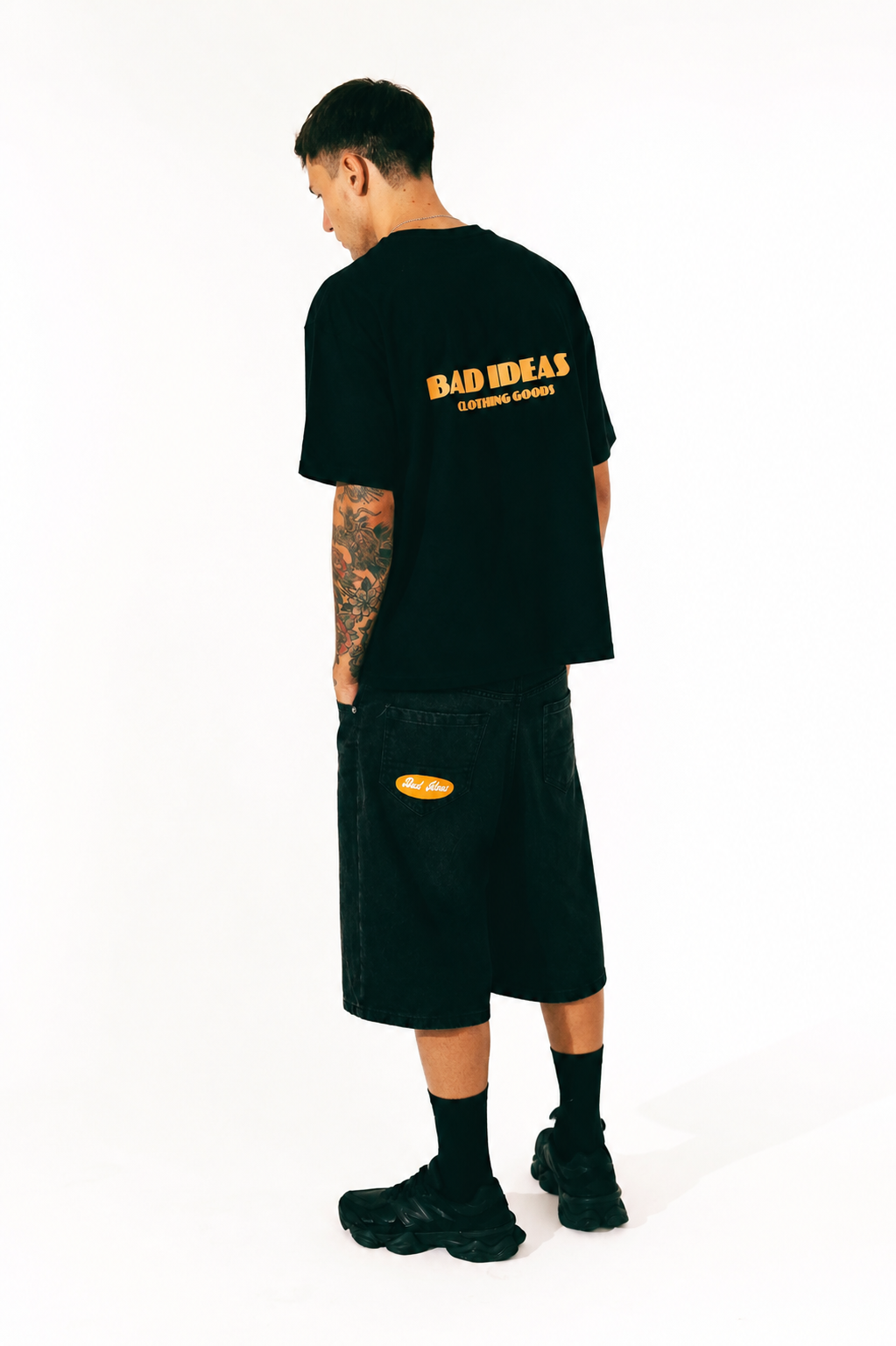 TEE | CLOTHING GOODS | BLACK