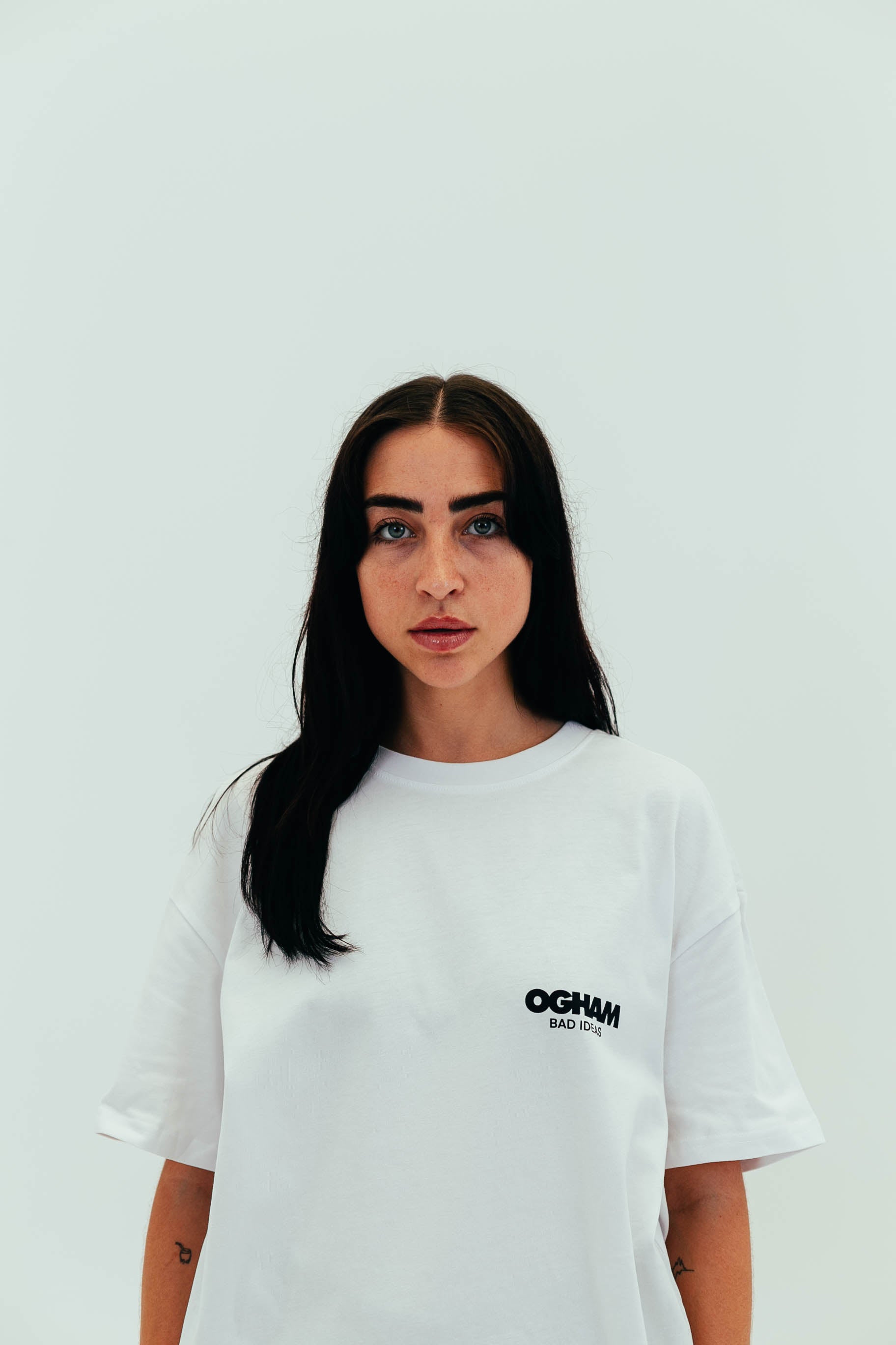 TEE | WHITE | WAITING