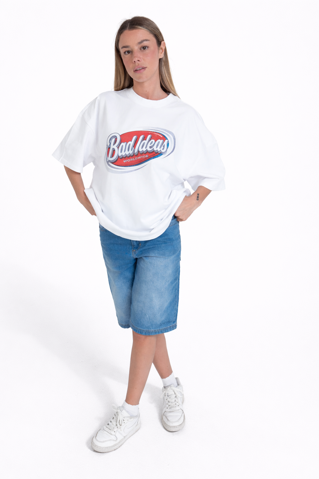 TEE | WHITE | WORLDWIDE