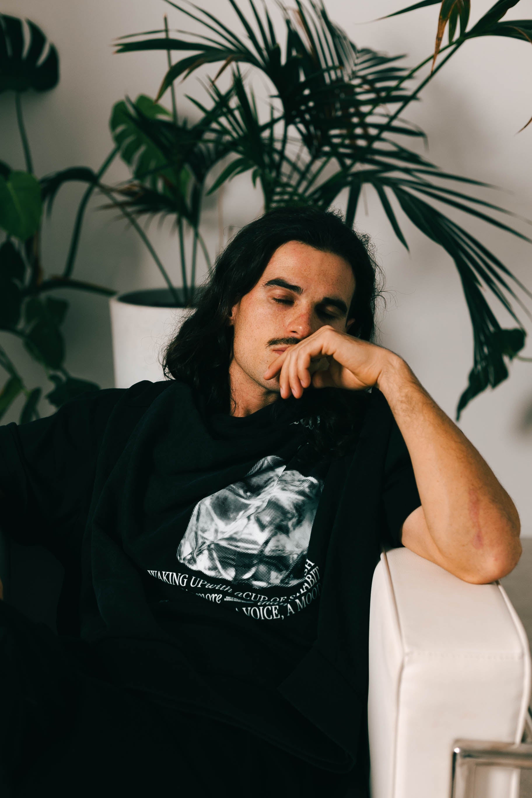 TEE | BLACK  | THE GLASS