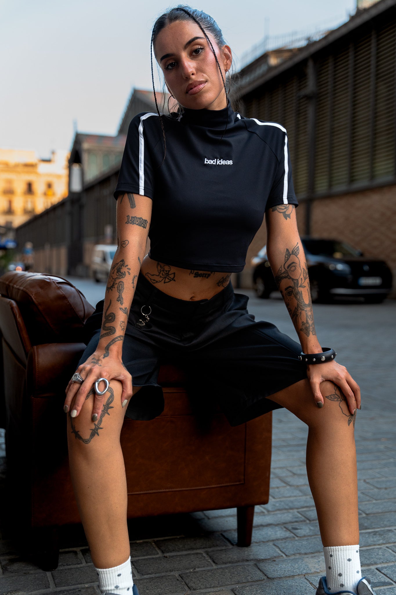 HIGH NECK SHORT TEE |  BLACK