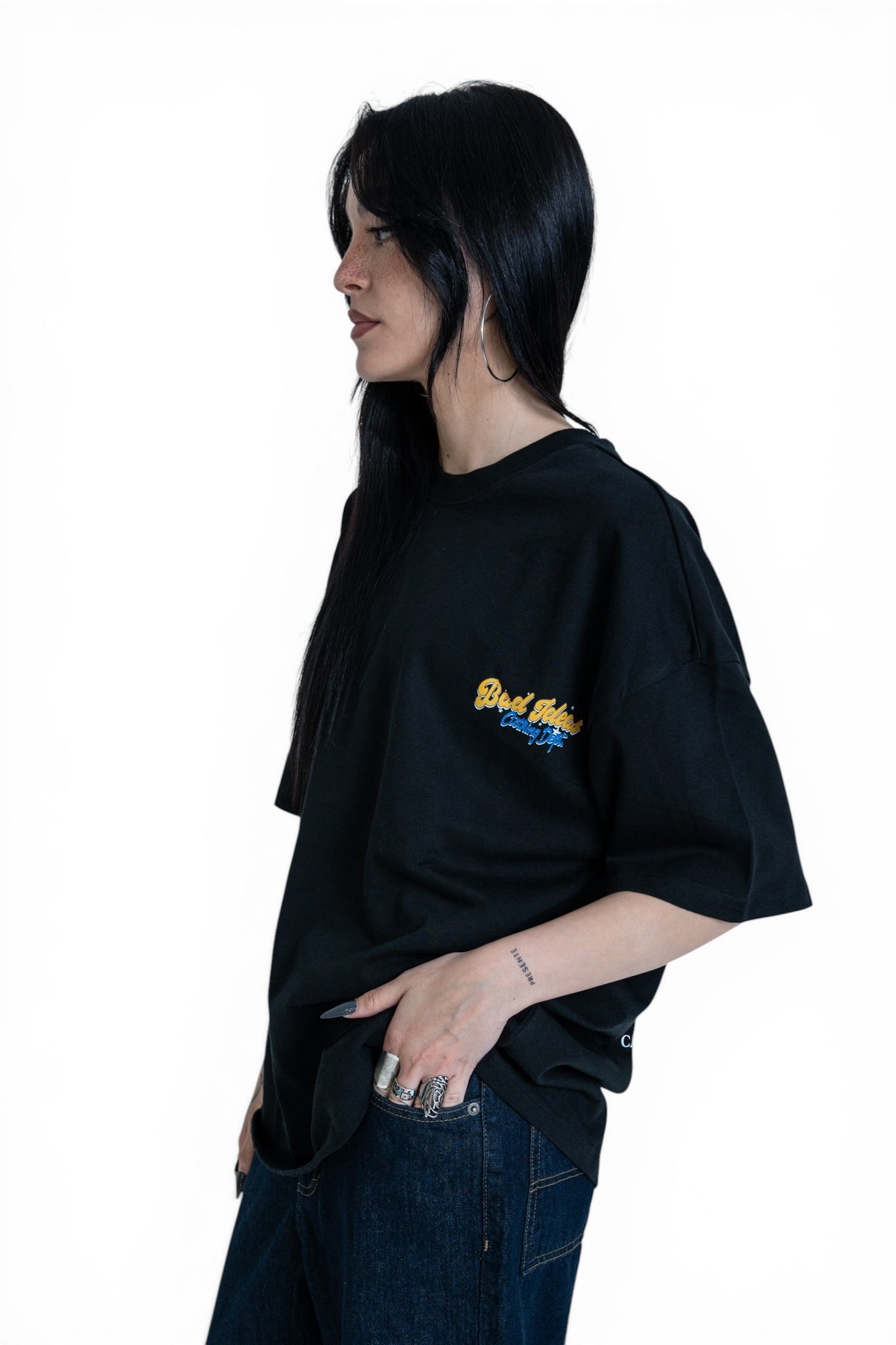 TEE | PRETTY GIRLS| BLACK